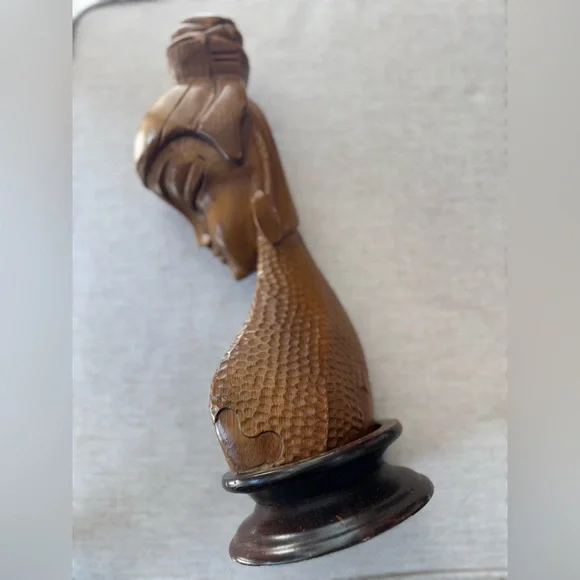 Vintage Hand-Carved Wooden Asian Woman Bust Sculpture – 11” - Picture 3 of 7
